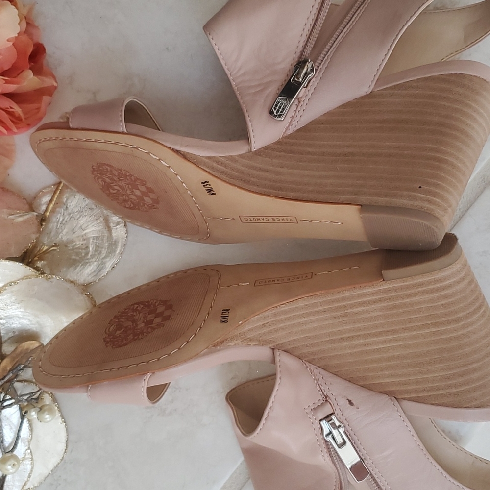 💋 VINCE CAMUTO Blush Wedge Buckle Sandals 💋 - Picture 13 of 14